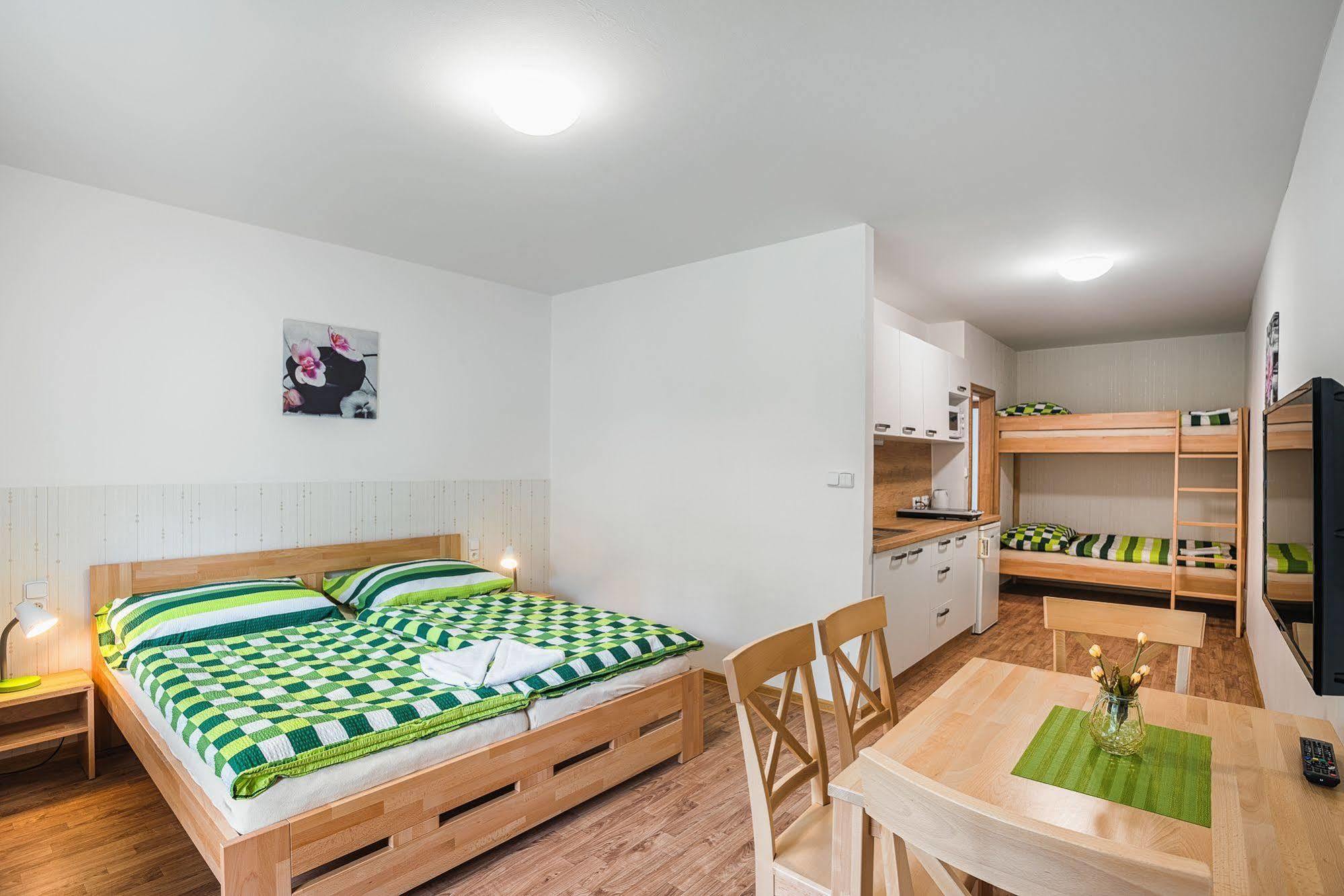 Penzion Havelka Apartmany Zelezna Ruda Ngoại thất bức ảnh